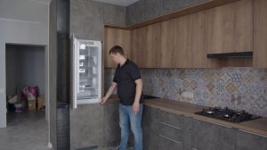 Двухуровневая кухня без ручек.Обзор кухни №6.Кухня под бетон