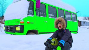Рома в доме СОСЕДА Черный нянь! Где спрятался Хелпик? Рома и Хелпик