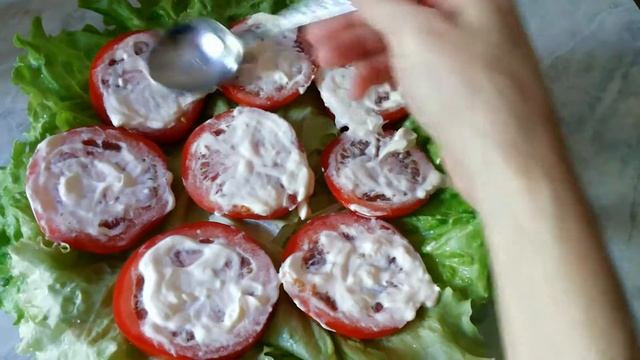 Помидоры с майонезом и чесноком смотреть онлайн