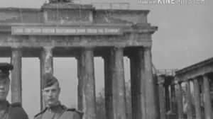 Идет солдат по городу || Военные песни