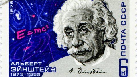 14 марта: замкнулось кольцо Московского метро, родился Альберт Эйнштейн, премьера «Война и мир»