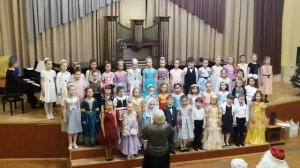 Чтоб выучиться пению имеем мы терпение. До, ре, ми, фа, соль.