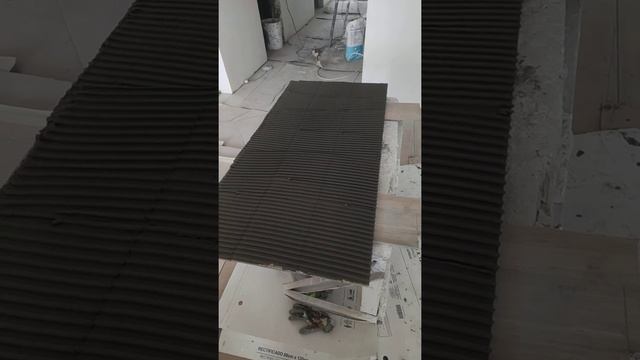 Не пропусти! Лайфхак по нанесению клея на плитку! смотреть онлайн