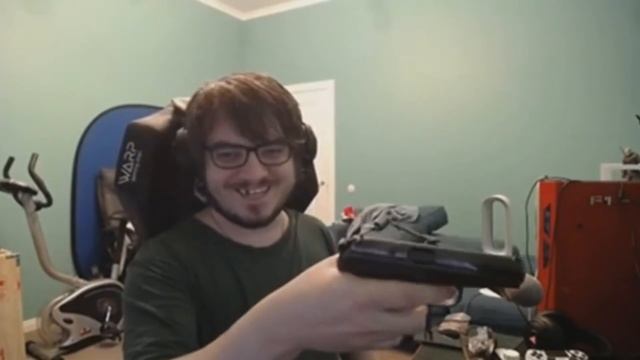 Мэддисон СТРЕЛЯЕТ НА СТРИМЕ (за это забанили мэддисона)