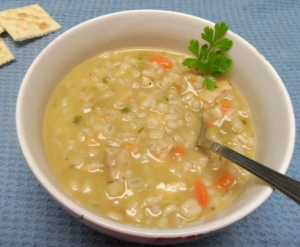 Суп из овощей, круп и гороха.