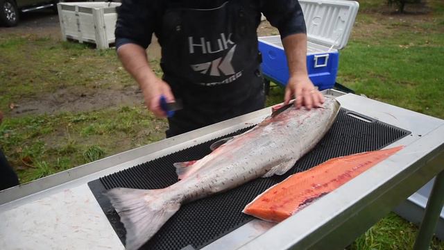 FISH FILLETING DEMO ft. NEW KastKing Spartacus Fillet Knife смотреть онлайн