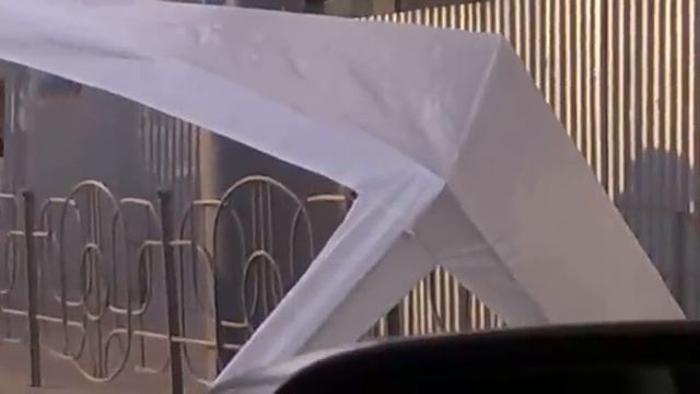 на Бессарабке с крыши дома упала палатка смотреть онлайн