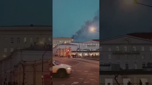 Пожар произошел в одном из зданий Минобороны на улице Знаменка в центре Москвы