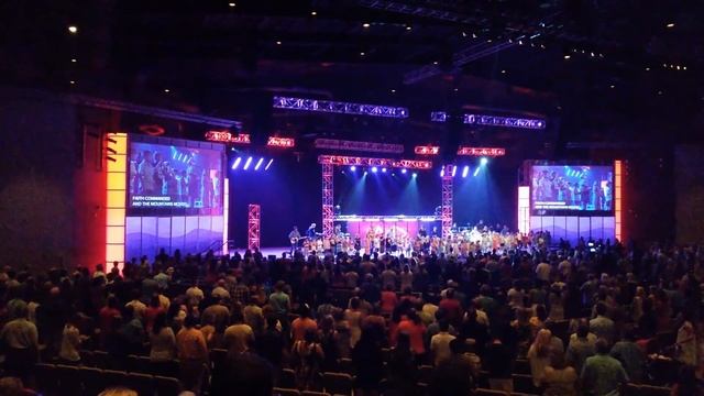 Американская баптистская церковь. 2200 человек. Biltmore Church of Asheville. USA смотреть онлайн