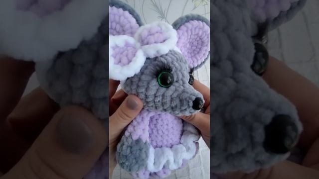 Мышка связанная крючком из плюшевой пряжи.  #вязанаяигрушка #плюшевыеигрушки #амигуруми #мышка