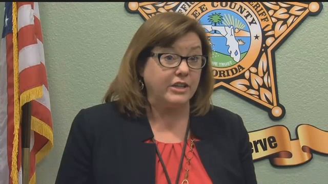 SWFL Crime Stoppers releases playing cards with unsolved crimes attached смотреть онлайн