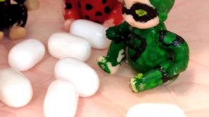 ДЕТИ ЛЕДИ БАГ ИГРАЛИ, МАМЕ В ГЛАЗ ОНИ ПОПАЛИ?? Смешные куклы ЛОЛ сюрприз МУЛЬТИКИ Даринелка