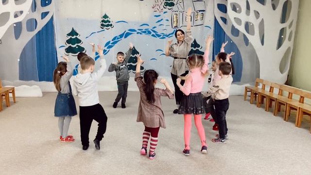 МУЗИЧНА ГРА «ПРОКИДАЄТЬСЯ ВЕСНА» Автор : Валова Д. смотреть онлайн