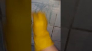 Чистим плитку от краски