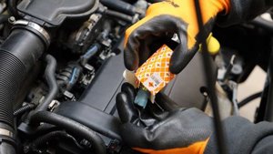 ЗАМЕНА ДАТЧИКА ТЕМПЕРАТУРЫ ОХЛАЖДАЮЩЕЙ ЖИДКОСТИ ДТОЖ НА OPEL CORSA