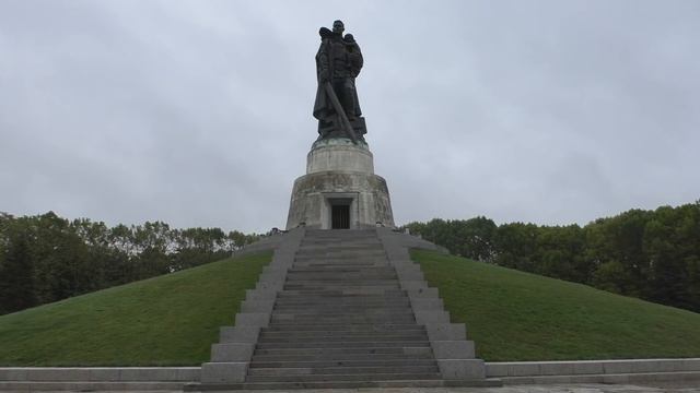 Можем ли мы судить прошлое? Трептов парк в Берлине. смотреть онлайн