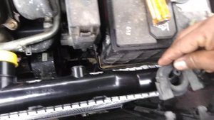 03/10 Nissan murano replacing the radiator -.... quitando el radiador facil