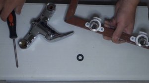 Как закрепить смеситель, гигиенический душ на коробе