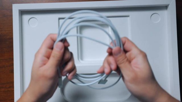 silently unboxing M1 Max MacBook Pro 16 in смотреть онлайн