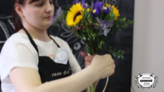 Букет с подсолнухами. Мастерская флористики Цветной смотреть онлайн