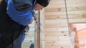 Дом из бруса своими руками. выпиливание роек, нижней части, скрытая проводка выключателя