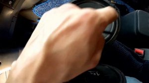 Установка аудио колонок (динамиков) на задней стенке кабины Вольво ФШ ФМ 12 13. Volvo FH FM.