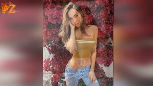 Алексис Рен (Alexis Ren) американская модель и супер популярная девушка в интернете, из Калифорнии.