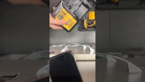 Дрель-шуруповерт DeWalt DCD777