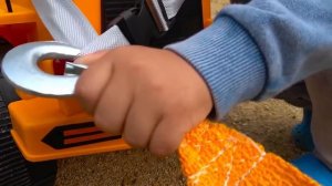 Сеня на Квадрике Помогает починить Папину машину