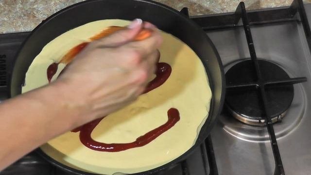 Пицца на сковородке очень просто и вкусно. // The Pizza In The Pan Is Very Simple And Delicious.