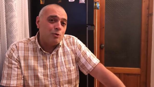 Смешной анекдот от Гарика | Два петуха в одном курятнике