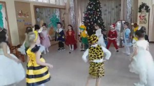 Новогодний хоровод. Старшая группа 2021 Воспитатель Боташева Амина Шамильевна ДОУ 6  г. Усть-Джегут