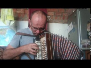 Вот кто-то с горочки спустился на гармони