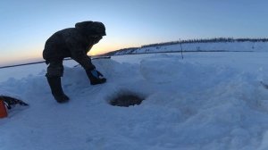 Проверка крючков на налима! Рыбалка в Якутии! Река Вилюй. 25.02.21 FULL HD!