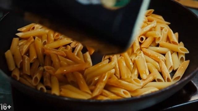 Ленивая курица с жареными макаронами | Рецепт Блинова