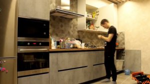 Процесс установки подсветки на кухне за 1 минуту