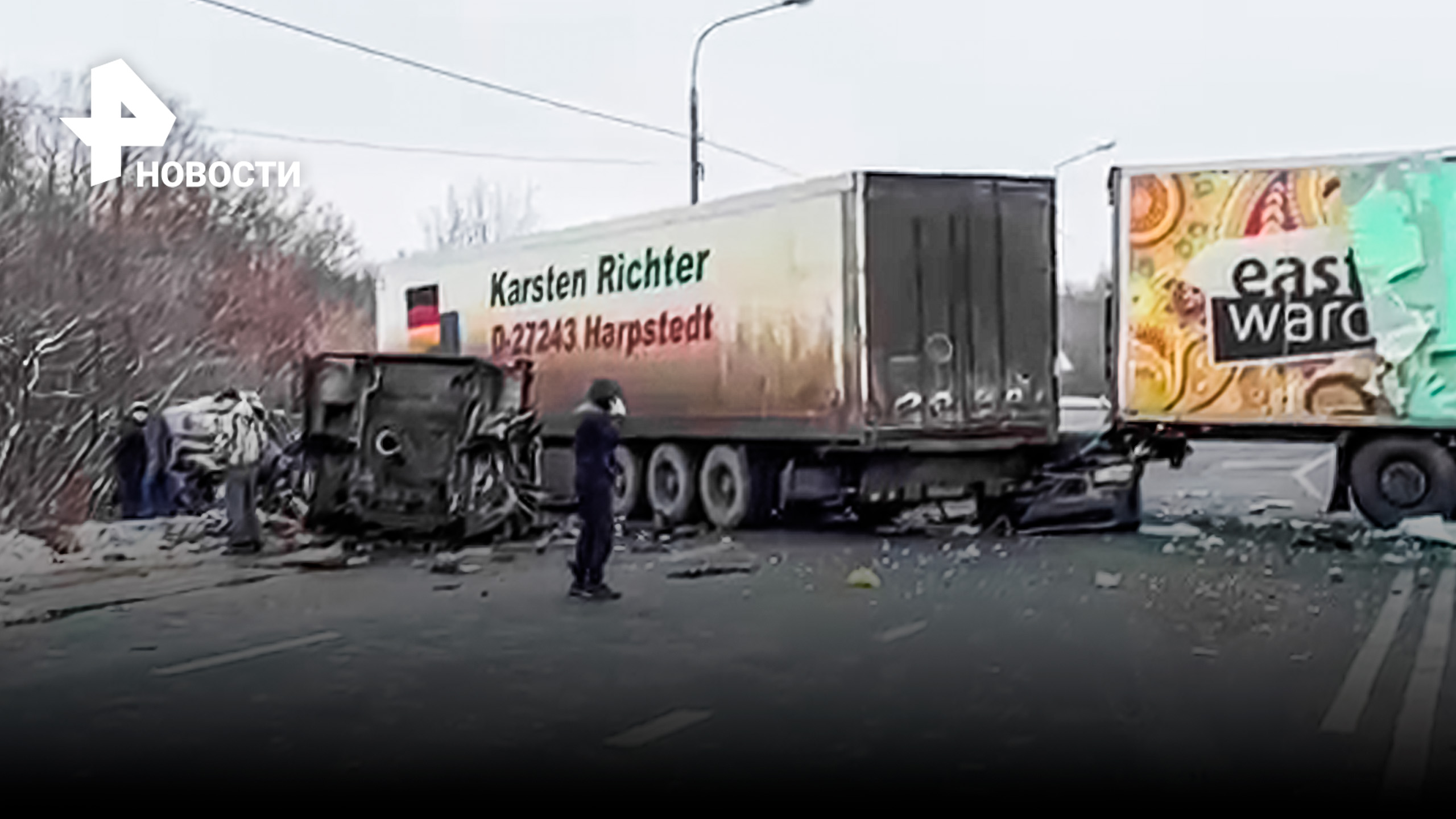 ДТП грузовиков в Москве: фуры наглухо заблокировали проезжую часть / РЕН Новости