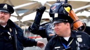 Танцующие полицейские