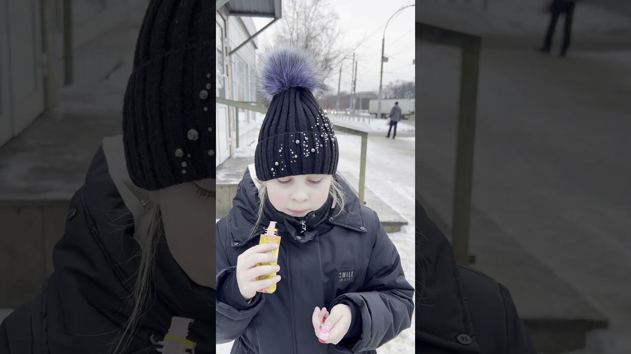 Вика чистит зубы на улице ))) #vikasorvika #зубнаяпаста #зубнаящетка