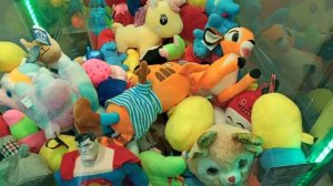 Разорил 5 автоматов с игрушками Хватайка. Достаю много топовых игрушек