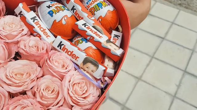 Кустовые розы и киндеры в коробке Зачет - www.dobro34.ru смотреть онлайн