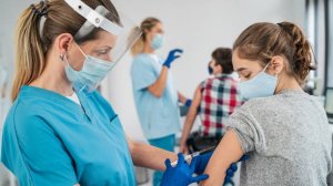 Югорчанам рекомендуют поставить прививку от клещевого энцефалита