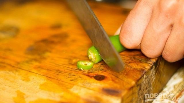 Острый салат с манго и помидорами