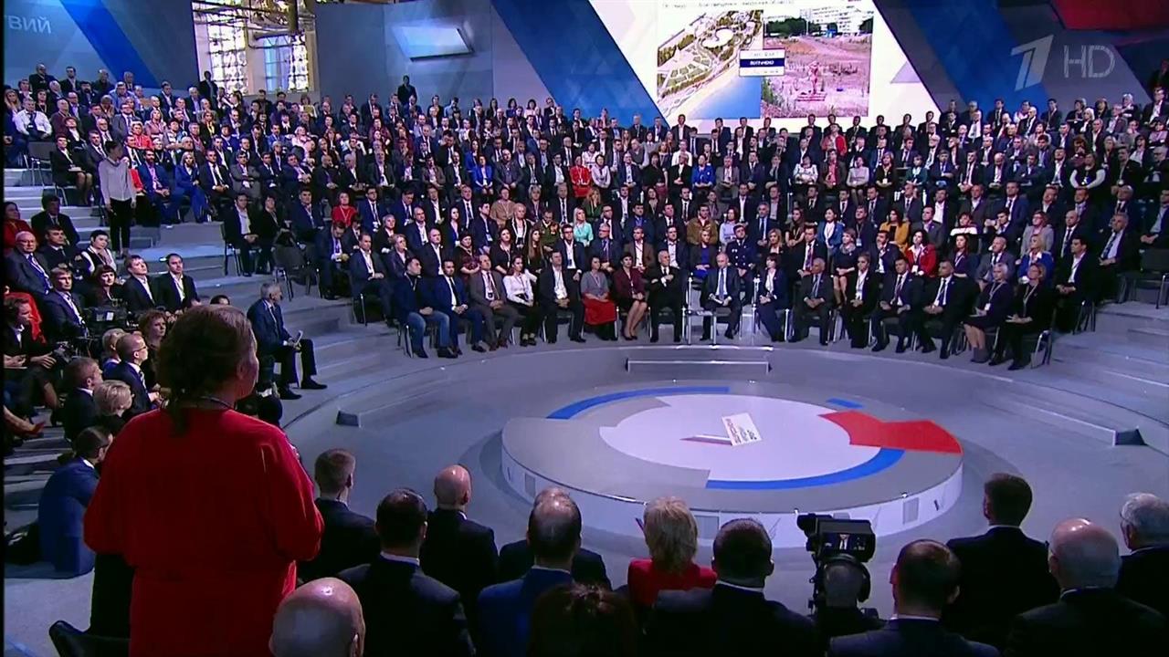 Проблемы, которые решают на местах с пользой для в...р Путин обсудил с участниками "Форума действий"