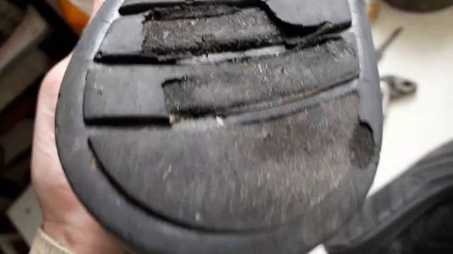 Ремонт подошвы кроссовок своими руками. Ремонт в домашних условиях летних ботинок. Часть1 смотреть онлайн