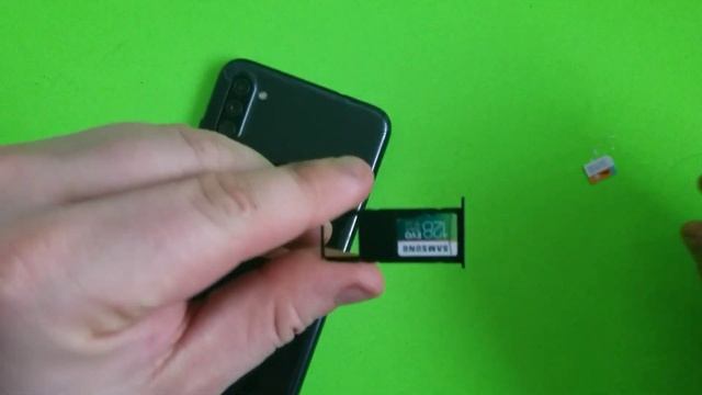 Samsung Galaxy A11 How to insert and remove SIM / Sd Card смотреть онлайн