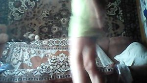 Я  танцую под музыку он идёт по дороге  понятного просмотра