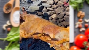 Жареный баранина целиком на вертеле