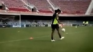 Трюки от Роналдиньо!!!