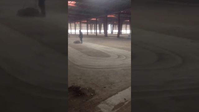 Очистка бетонного пола от строительной пыли, мусора смотреть онлайн